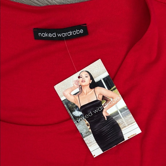 Elegant Red Dress by [Brand] - Picture 2 of 3